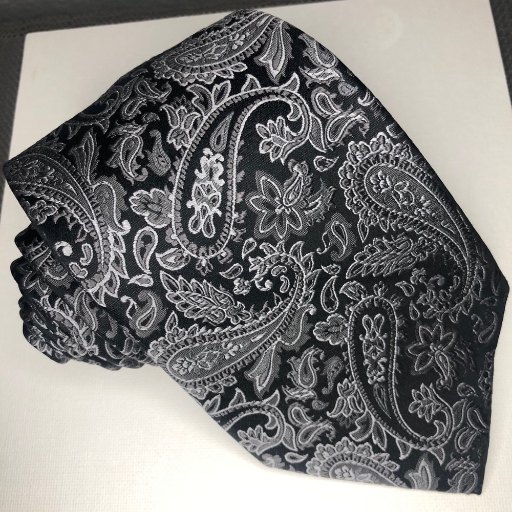 Tie - Picture 3 of 4